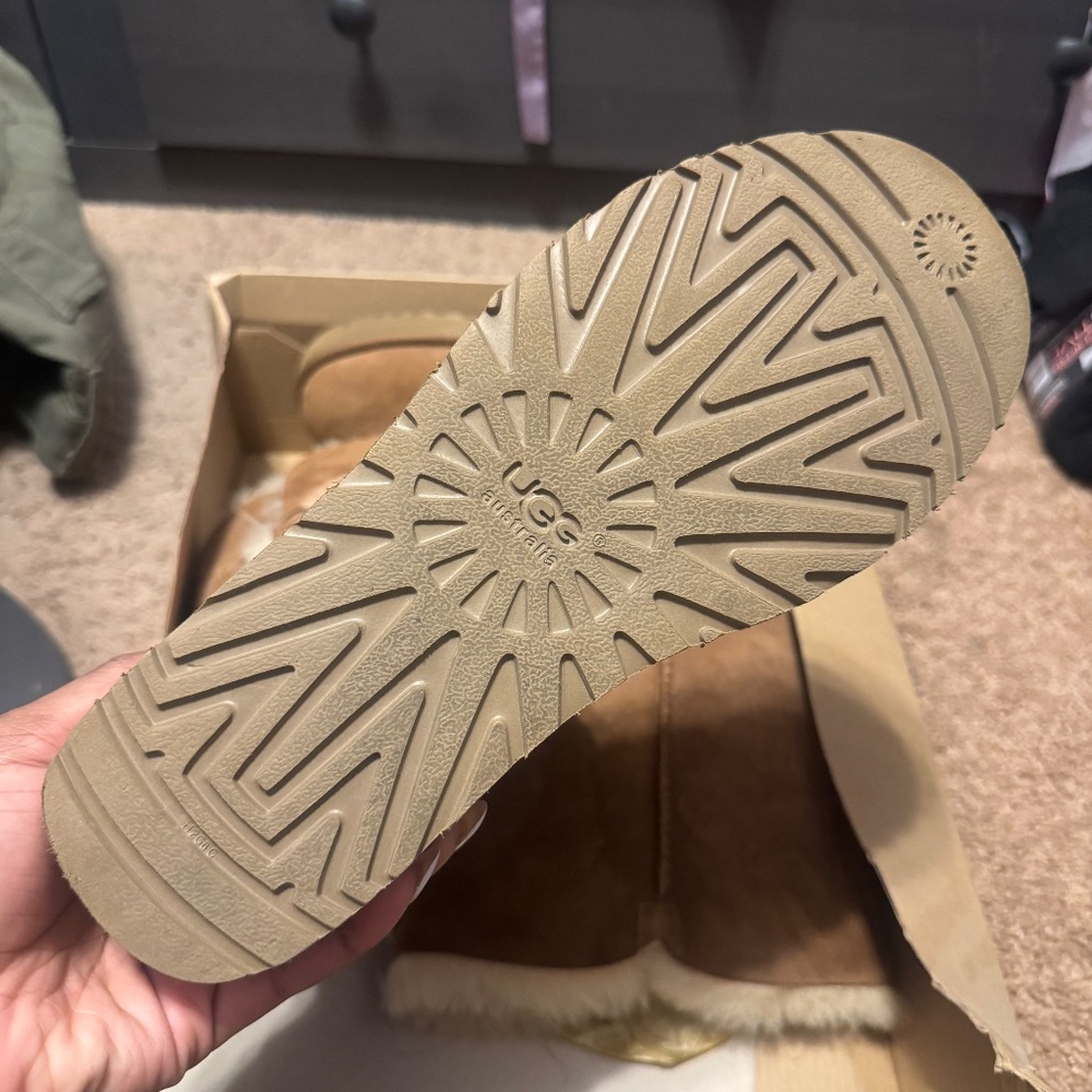 Ugg Bailey Button - image 2